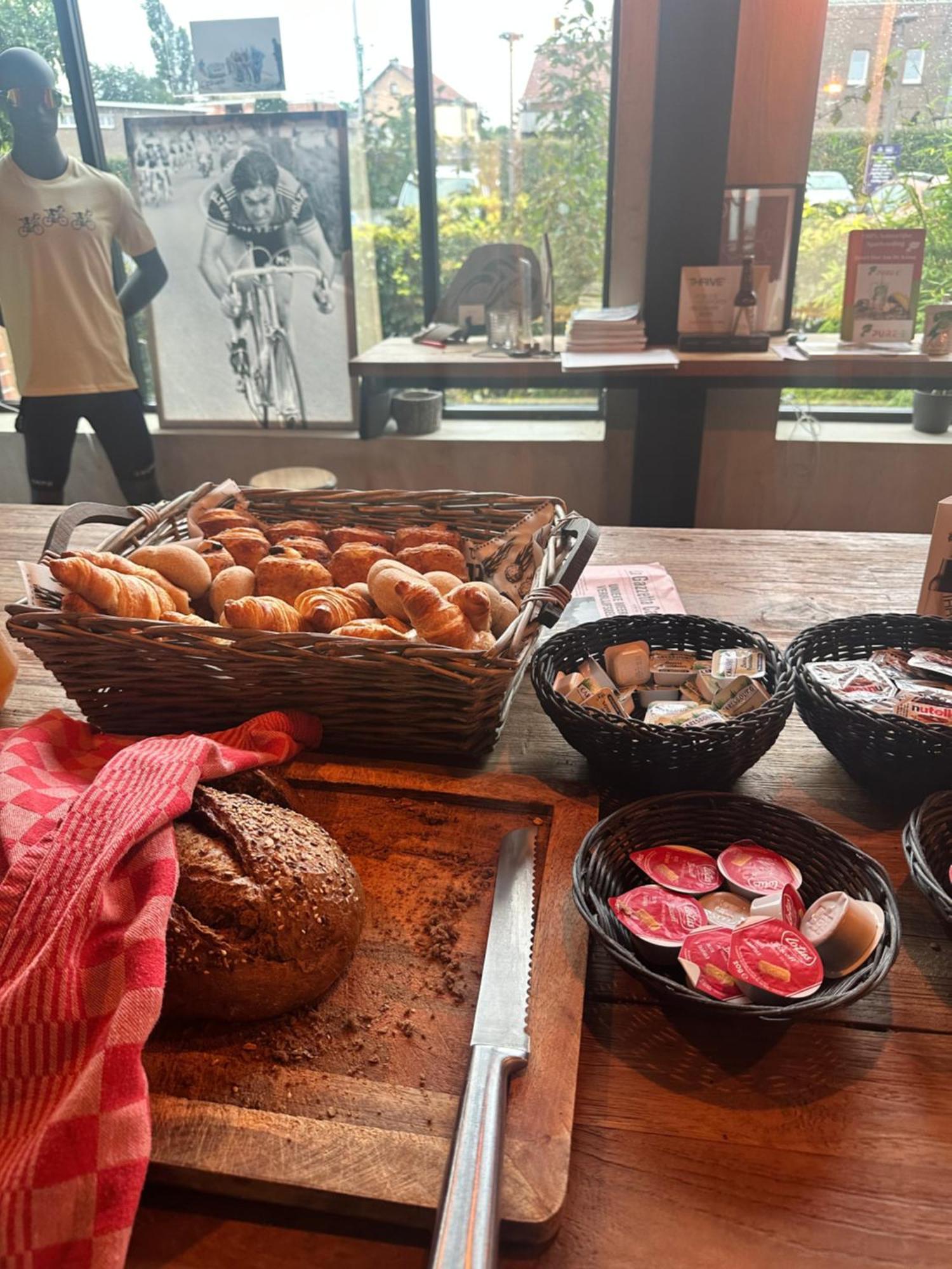 Cafe Coureur Borgloon Hotel Luaran gambar